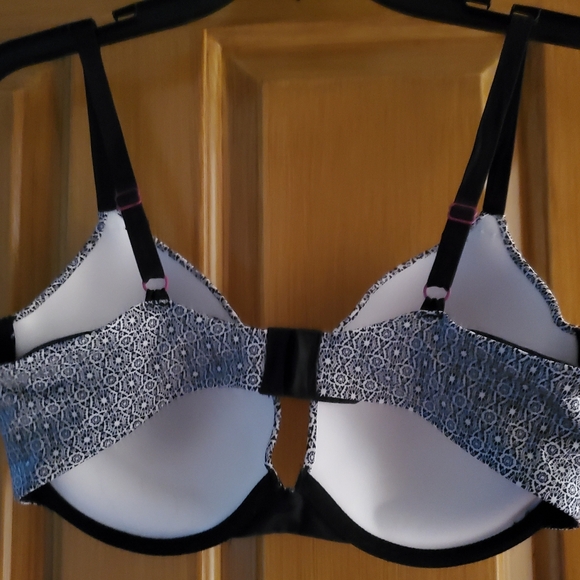 Bra NWOT 38D Maidenform underwire padded black & white design, purple adjustors - Picture 2 of 4